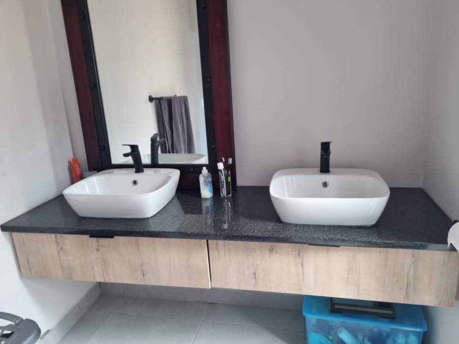 3 Bedroom Property for Sale in Menkenkop Western Cape